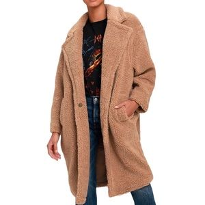 LULU’S Winnie Light Brown Faux Fur Oversized Coat
